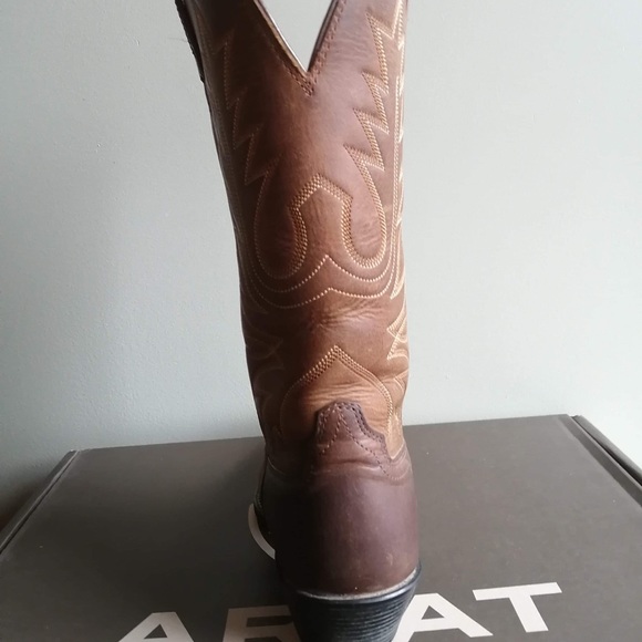 Ariat Womens size 5 1/2 cowboy boots HARDLY WORN - Picture 4 of 5